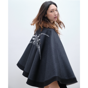 Open image in slideshow, Women&#39;s Feather Cloth Cape
